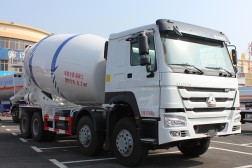重汽豪沃18方水泥攪拌車
