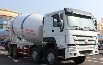  重汽豪沃16方攪拌車