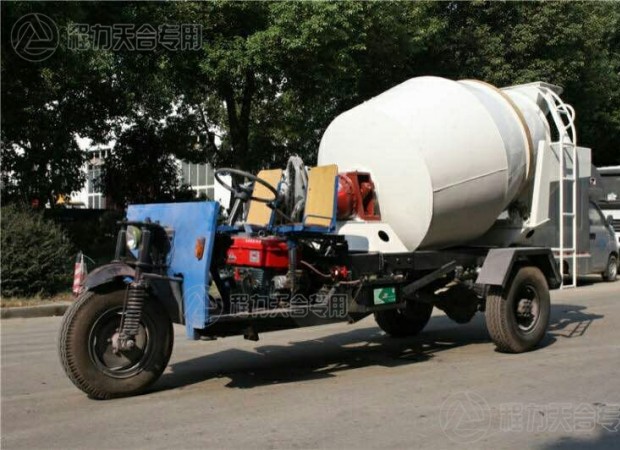 三輪攪拌車
