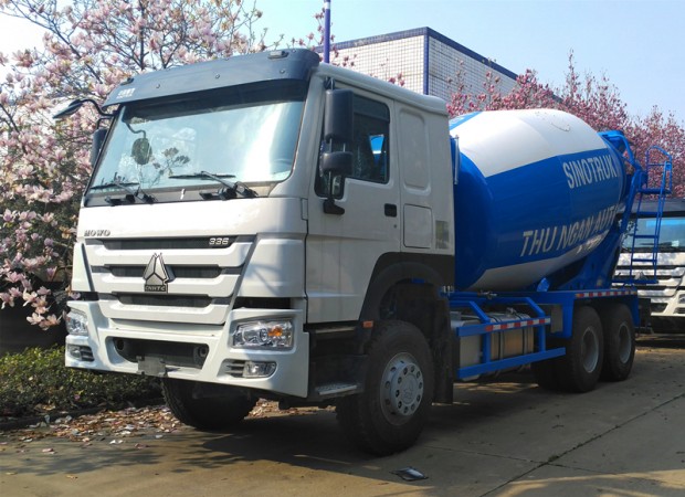 重汽豪沃12方水泥攪拌車