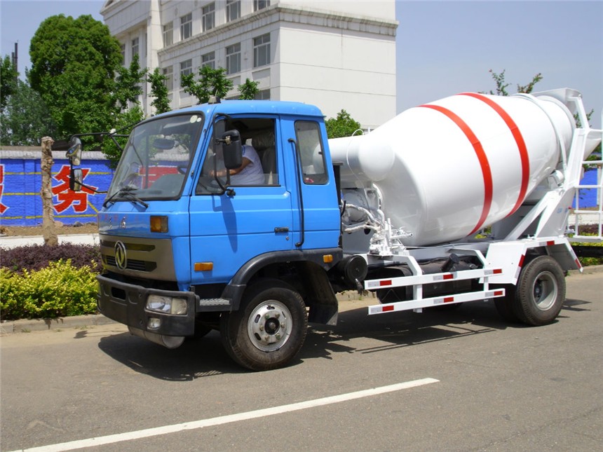 東風(fēng)攪拌車展示圖3