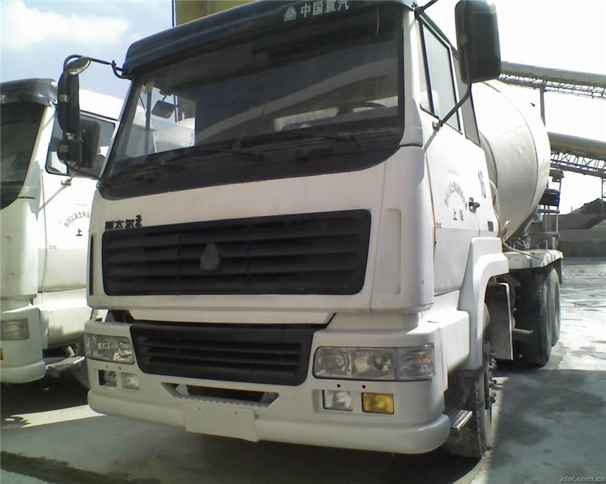重汽攪拌車(chē)展示圖2