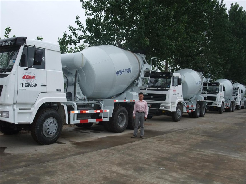 重汽攪拌車(chē)展示圖5