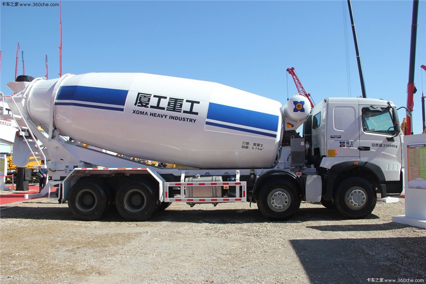 重汽攪拌車(chē)展示圖1